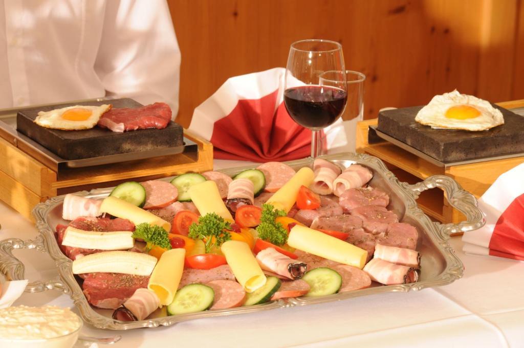 Hotel-Restaurant Kirchenwirt Aigen Aigen im Ennstal Exteriör bild